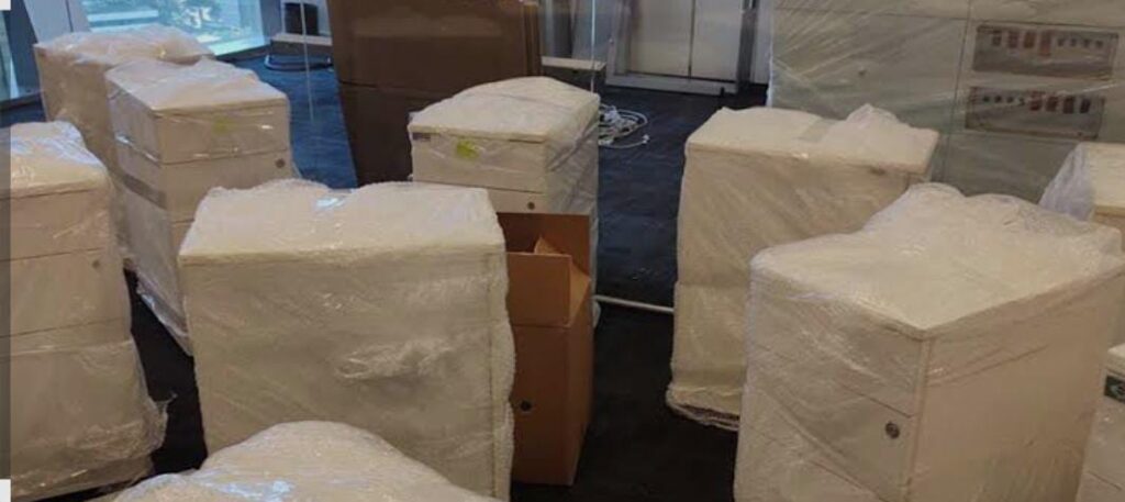 foto de móveis embalados